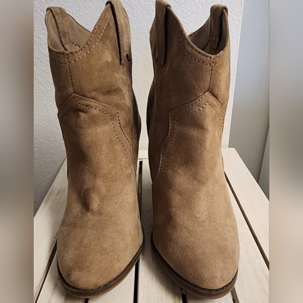 Merona Women's Suede Ankle Boots Pump Block Heal Round Toe Sz 9.5